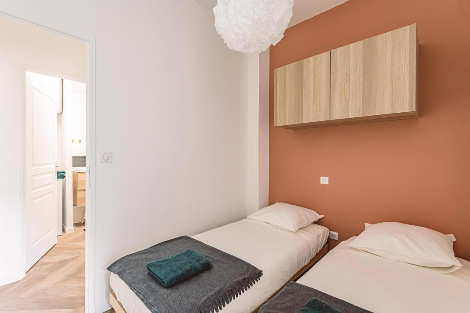 Henri Au Pied De La Cathedrale. Apartment Реймс Екстериор снимка