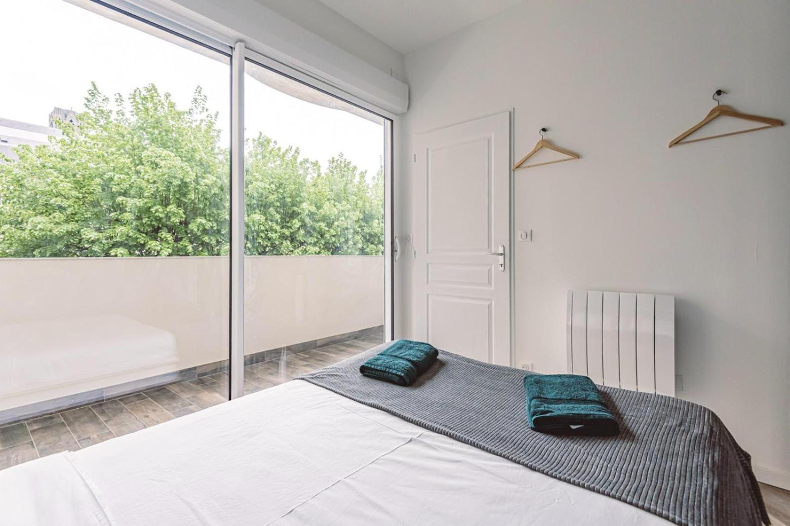 Henri Au Pied De La Cathedrale. Apartment Реймс Екстериор снимка